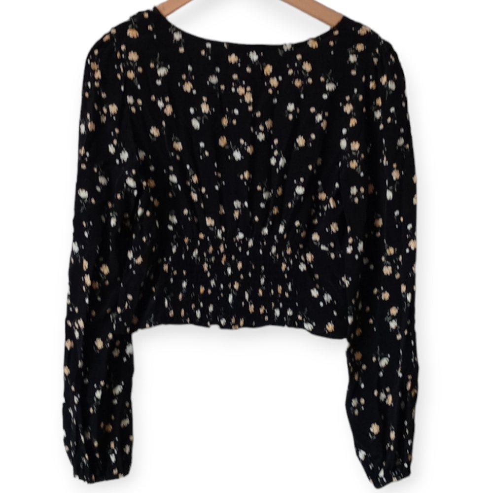 NWOT- LOVE TREE CROPPED LONG SLEEVE BLOUSE. SIZE S. COLOR BlACK, YELLOW - Picture 2 of 15